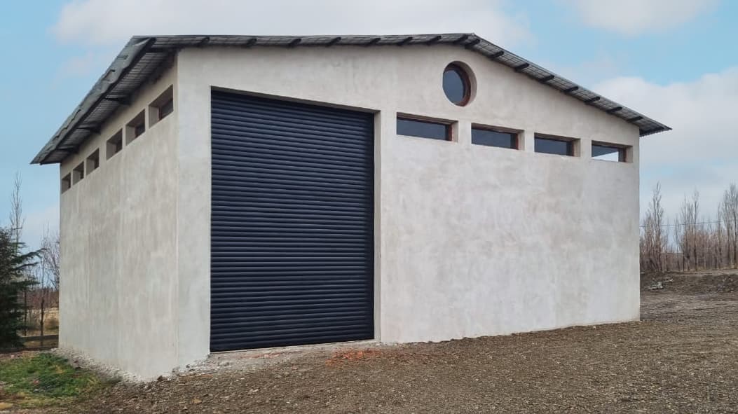 Portón 77mm aluminio - Color negro