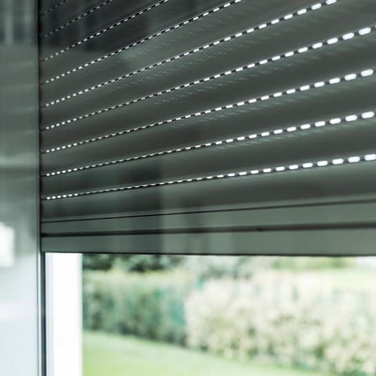 Persiana 45mm color blanco.