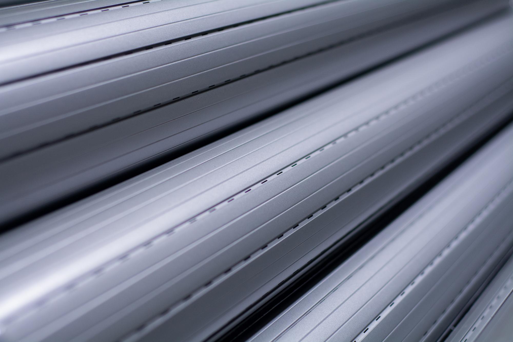 Persianas enrolladas de lama 45mm color gris plata. Fabricamos a medida.